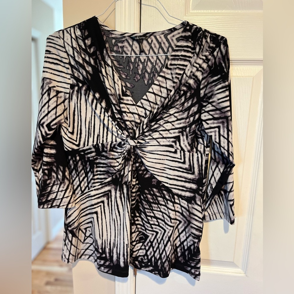 Black and White Geometric Women's Top